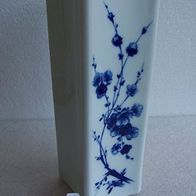 Viereckige Porzellanvase mit Kobaltblauem Blumendekor, Schirnding PF 50ger J.