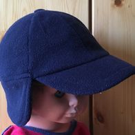 dunkelblaue Mütze mit Ohrenschutz Gr. 110/116 (0496)