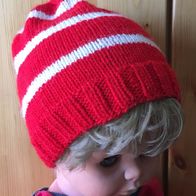 selbstgestrickte weiß/ rote Mütze Gr. 49 (FCB-Farben) - (0494)