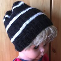 selbstgestrickte schwarz/ weiße Mütze Gr. 49/50 (0490)