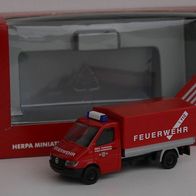 Herpa 188203 Mercedes-Benz Sprinter Pritsche/ Plane "Feuerwehr Winnenden"
