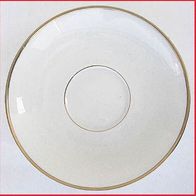 Teller (8a) - aus weißem Porzellan mit Goldrändern