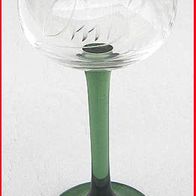 Aperitifglas (5) - ähnlich einem Weinglas mit grünem Stiel und einer Widmung