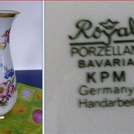 altes Erbstück Porzellan Vase mit Goldumrandung, alter Stempel Royal KPM