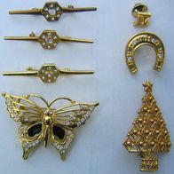 7 Stück Anstecknadeln goldfarben Schmetterling, Weihnachtsbaum, Hufeisen etc.