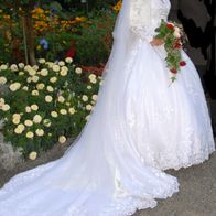 schönes Brautkleid Eddy K., Gr. 38, weiß, Perlen & Pailletten, lange Ärmel, Prinzessi