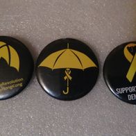 3 Hong Kong Umbrella Movement Buttons / Pins / Anstecker von 2014