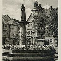 98553 Schleusingen Marktbrunnen mit Rathaus 1953