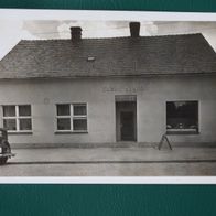 Kochstedt b. Dessau-Roßlau (???): Bäckerei Rudolf Scheller, Foto-Ak 1945