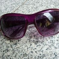 Modische Sonnenbrille in lila
