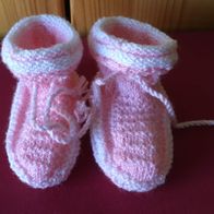 rosa-weiße Babyschuhe