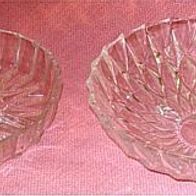 2 runde Dickglas-Schalen Struktur Gebäck-Schalen , 1 davon ist innen 3-geteilt