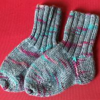 selbstgestrickte Socken für`s Baby (6 - 9 Monate)