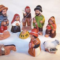 9 handbemalte Keramik / Terracotta Krippenfiguren, Peru / Südamerika