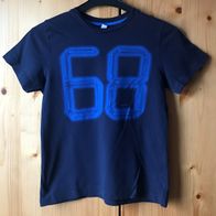 schwarzes T-Shirt Gr. 140/146 mit blauer Aufschrift (3997)