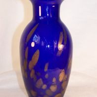 Blau-weiße, massive Überfangglas-Vase mit eingeschmolzenen Gold-Sprenkeln