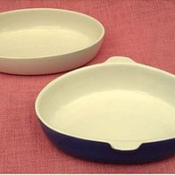 2 Keramik-Auflaufformen oval , weiß + weiß / blau , 28 und 25,5 cm