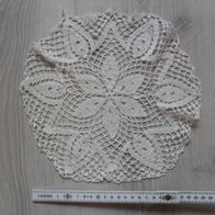 Zierdecke Häkeldecke - Handarbeit 29 cm Durchmesser, weiß