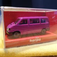 Herpa 042512 VW T4 Bus mit Hecktüren und Fenstern violett