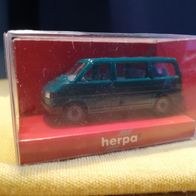 Herpa 041560 VW T4 Bus Caravelle dunkelgrün