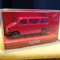 Herpa 041560 VW T4 Bus Caravelle rot