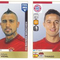 2x Bayern München Panini Fifa 365 Sammelbild Vidal Nr.472 und Thiago Nr.476