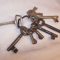 9 Schlüssel-Schlüsselbund