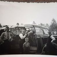 uraltes Oldtimerfoto von 1945 ??? / Deutsches Reich / Plauen / Familienausflug