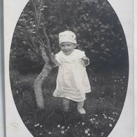 antiquarische Fotopostkarte von 1920 ! Motiv: Kleinkind ! Deutsches Reich ! Widmung