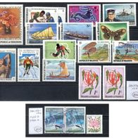 Briefmarken Malediven 15 postfrische Marken 2 Sondermarken