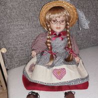 Trachten-Porzellan-Künstler-Puppe (H 26/39cm), 530g, Zöpfe, Brille