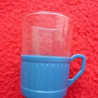 DDR Teeglas mit Plastikhalterung blau oder rot