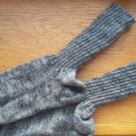Handarbeit * Kuschelige Wollsocken aus Regia-Sockenwolle, Gr. 42/43 grau