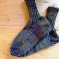 Handarbeit * Kuschelige Kindersocken aus Regia-Sockenwolle, Gr. 32/33 grün