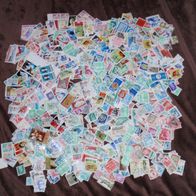 über 1100 Briefmarken der DDR gestempelt