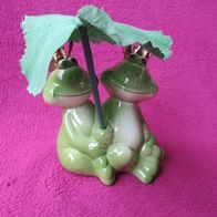 NEU: Deko Figur Froschpaar Froschkönig mit Krone und Blatt Schirm grün Keramik