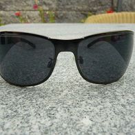 Schöne Sonnenbrille grau getönte Gläser
