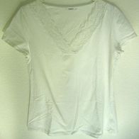 Schönes T-Shirt, V-Ausschnitt mit Spitze, weiß, Gr. 38/40