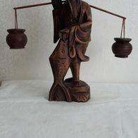 Chinesische Holzfigur - Der Wasserträger