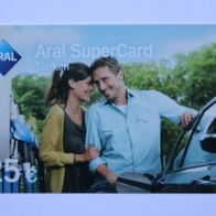 Aral SuperCard, Standardkarte: Paar beim Tanken, "25 €" (ohne Guthaben)