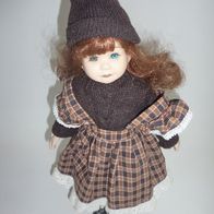 Porzellan-Puppe auf Ständer ! Ca. 40 cm ! Neuwertig ! Sammlerstück !