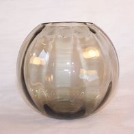 Alte Hirschberg Kugel-Rauchglas-Vase, H.- 11 cm