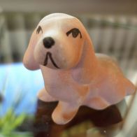 Miniatur Hund ca. 3,4 cm L x 2cm B x3,4cm H für Setzkasten/ Puppenstube Keramik