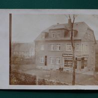 Ellefeld (Vogtl.): Geschäft Elsa Fuchs (Hauptstr. 7), Foto-Ak um 1925