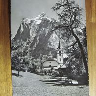 Grindelwald, schwarz-weiss- Karte, Kirche mit Wetterhorn, Hochkant