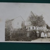 Lungkwitz b. Kreischa: Familie Geißler vor Wohnaus, Foto-Ak 1909