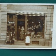 Leipzig: Geschäft Aug. Meineke (Arthur-Hoffmann-Str. 77), Foto-Ak um 1910
