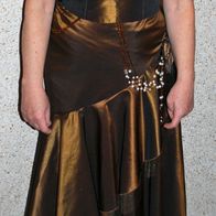 3-teiliges Abendkleid in 38, Farbe Mokka, mit Neckholder-Oberteil und Stola