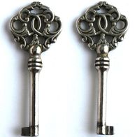 Alter Schlüssel antiker Hohldornschlüssel mit Barock orientierter Reide