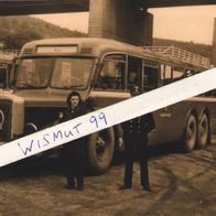 Bus-Foto Oldtimer Post Mercedes O 10000 in Aue unter Bahnhofsbrücke Tarnscheinwerfer